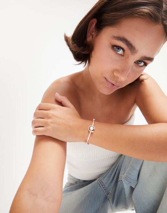 Pulsera de hilo salm&oacute;n con perla shell fornitura ba&ntilde;ada en plata de ley., Plateado, large